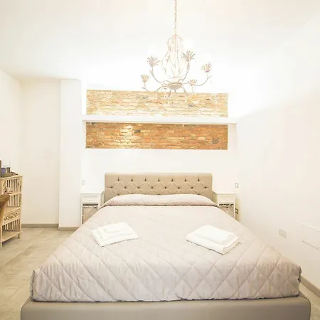 Le Stanze Di Leonardo Guest house *